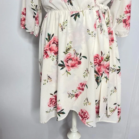 Dream of Me White Floral Print 3/4 Sleeve Wrap Mini Dress Size Medium - Picture 4 of 6
